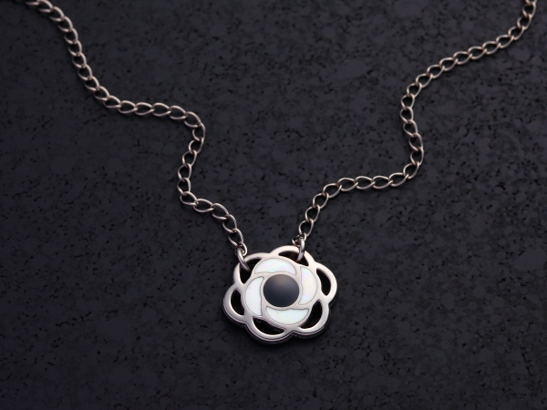 Small Camellia / White / S-044-WH